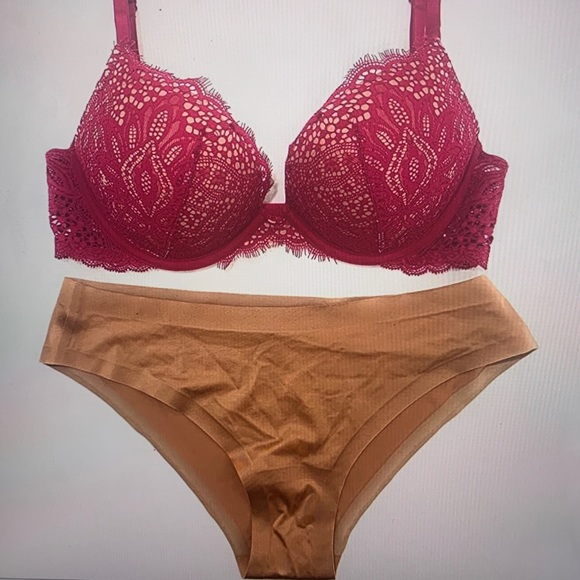 Victoria’s Secret 34B medium bra set new
